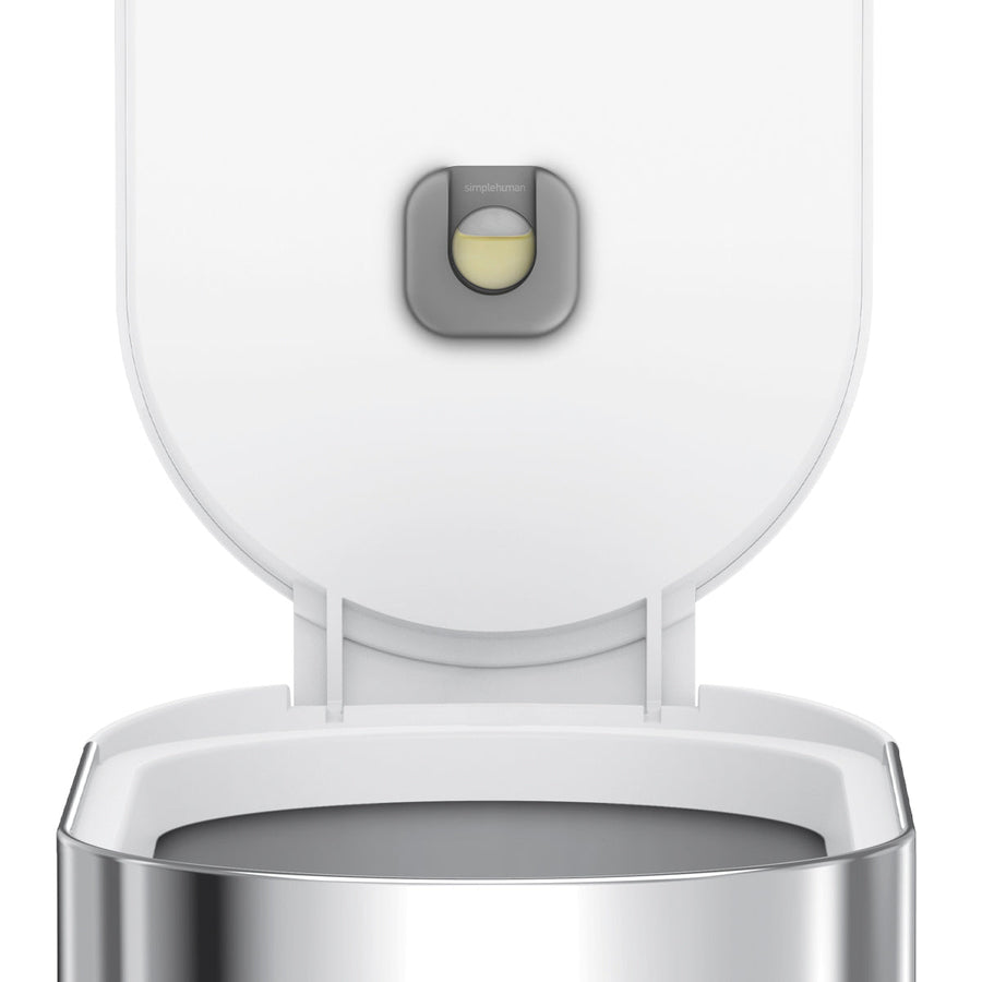 Simplehuman Detail view of the Odorsorb pod integrated into the Step Can lid, eliminating odors.